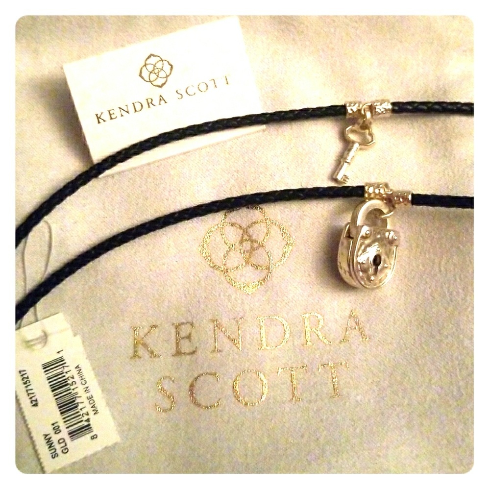 Brand new sunny Kendra Scott lock and key set